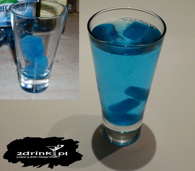 Niebieski gin z tonikiem