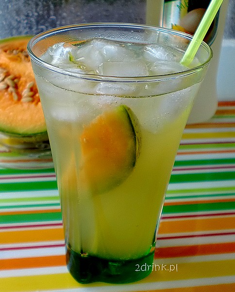 Tropikalny drink melonowy