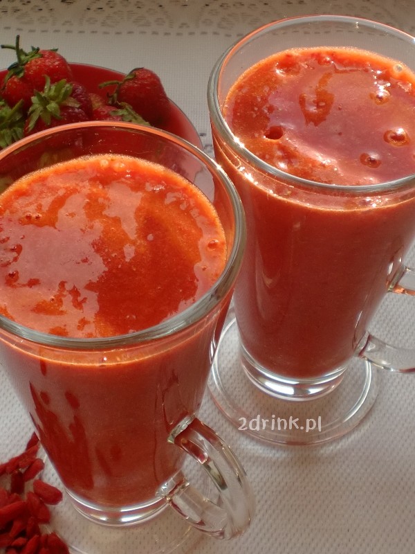 Smoothie truskawkowe z jagodami goji