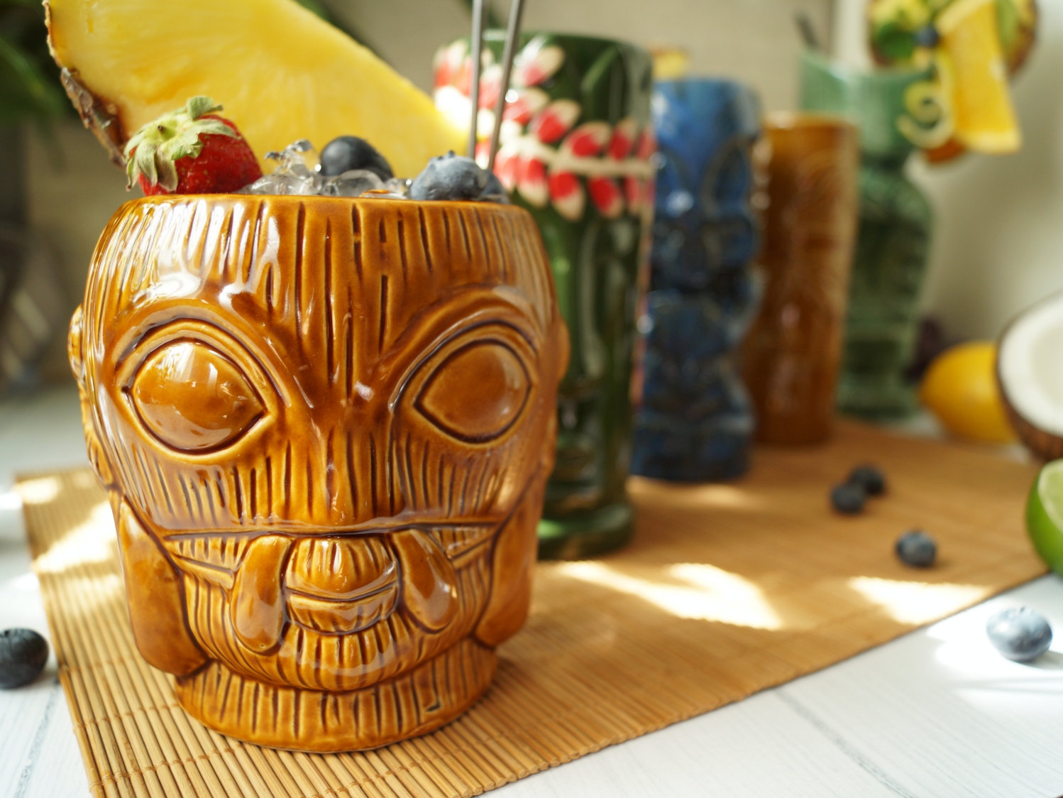 Tiki mugs (kubki tiki) – co to jest i skąd się wzięły? [HISTORIA, INSPIRACJE]