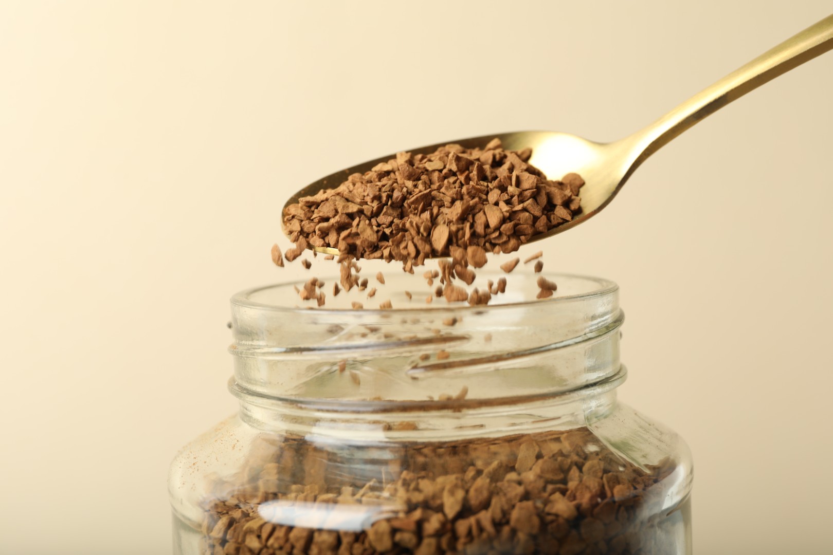 Kawa rozpuszczalna na zimno – prosty przepis na domowe frappé w 2 minuty